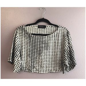 MINK PINK BLACK AND WHITE SHORT SLEEVE CROP TOP